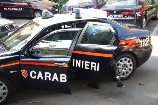 Ubriaco picchia carabinieri