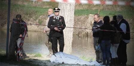 Battipaglia, cadavere affiora da una buca