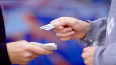 Spacciavano vicino a una scuola