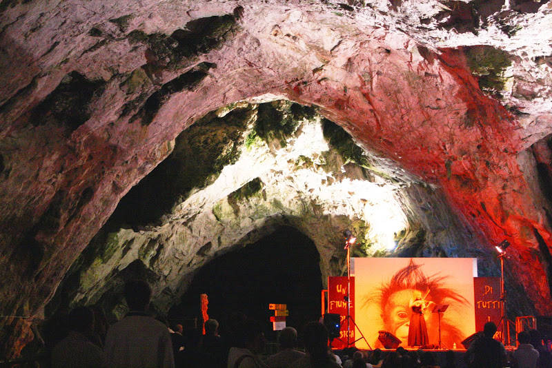 Roy Paci nelle Grotte di Pertosa