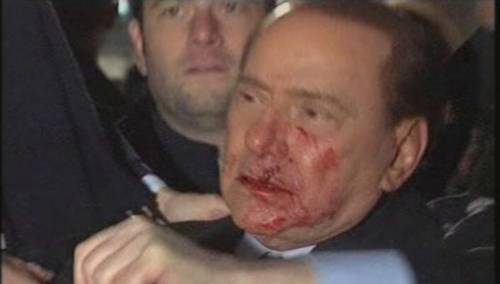 Spaccò la faccia a Berlusconi: ora ‘gli fanno la statua’