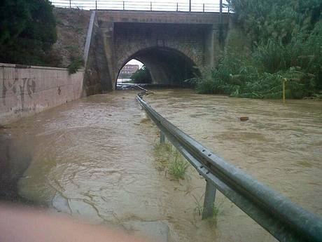 Bomba d’acqua sulla fascia jonica. Un morto e 3 dispersi