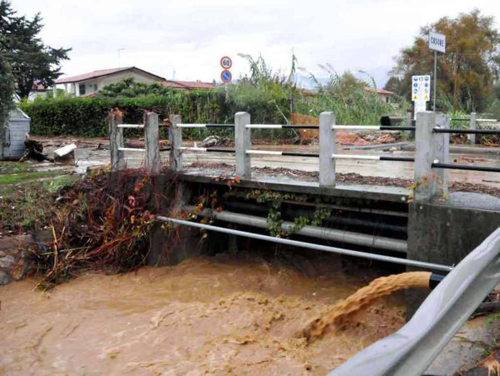 Bomba d’acqua sulla fascia jonica. Un morto e 3 dispersi