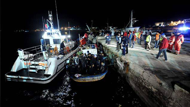 Affonda un altro barcone. A bordo 250 migranti