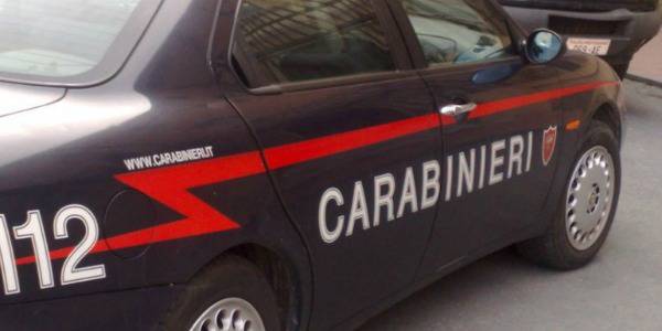 Accoltellata a morte dal compagno