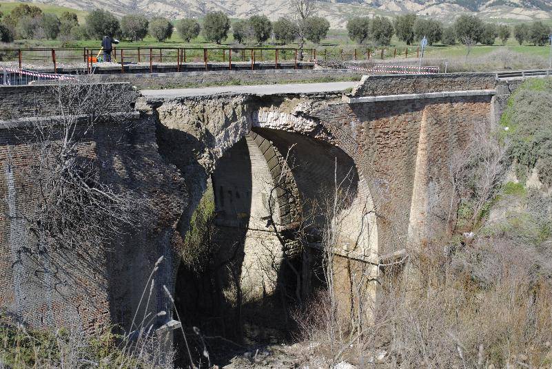 Craco, installato ponte in acciaio e riaperta strada