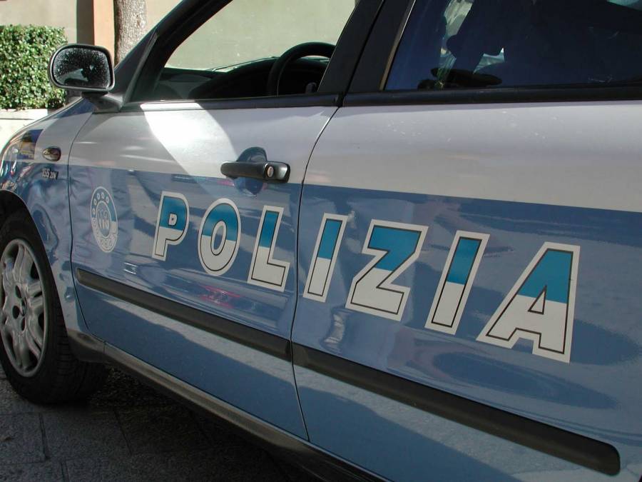 Tenta di scippare una donna, arrestato 22enne