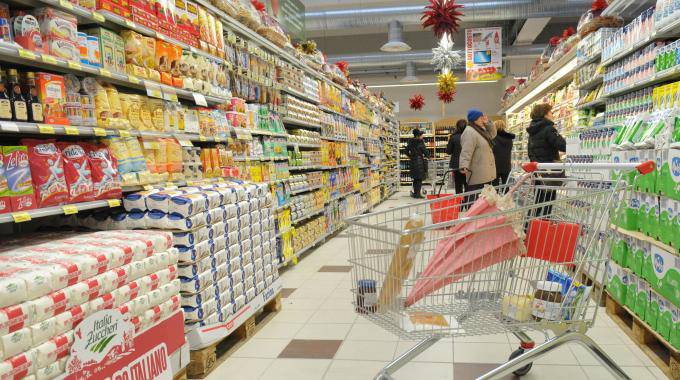 Rubano in un supermercato. Denunciati 2 giovani