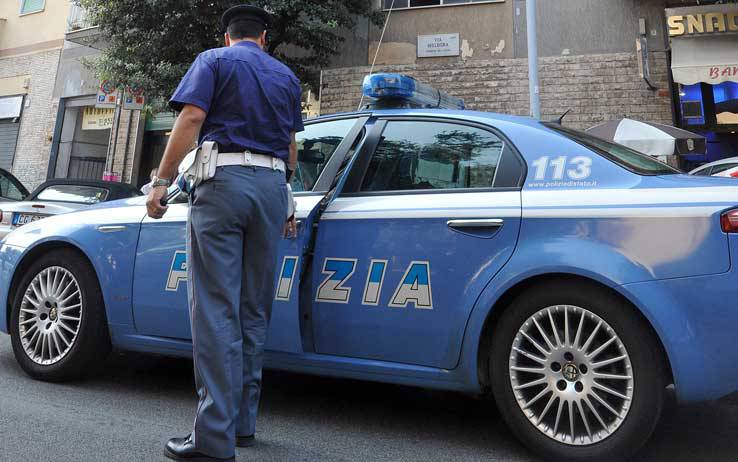 Le rubano l’auto in pieno centro