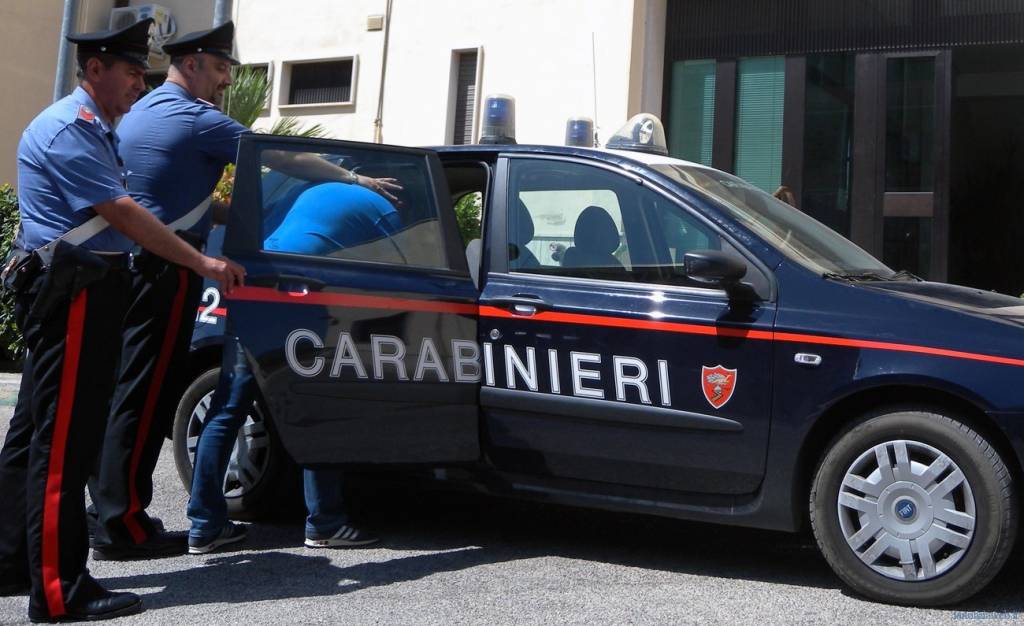 Rubarono in gioielleria, arrestati