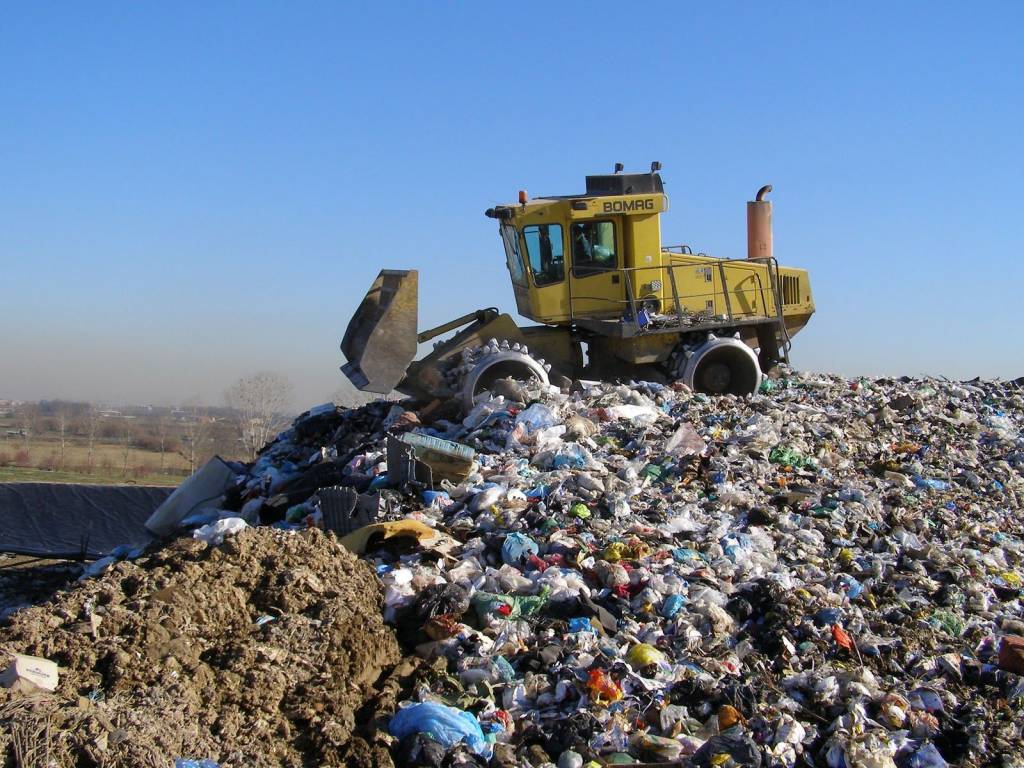 ‘Monnezzopoli’ lucana: le vie dei rifiuti sono infinite
