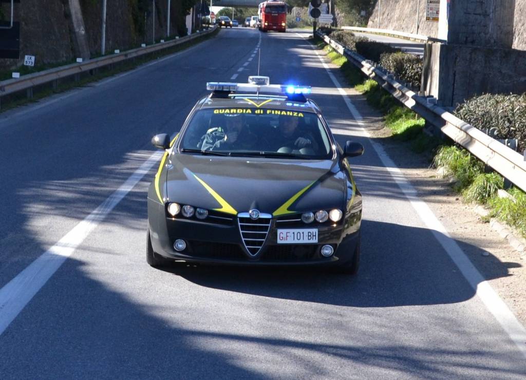 Marijuana nel bagagliaio dell’auto, 20enne arrestato