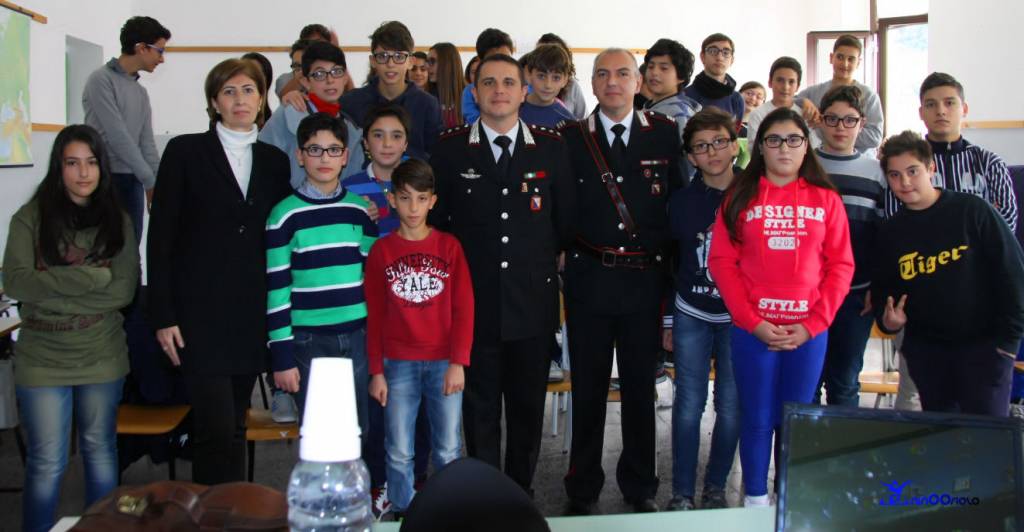 Carabinieri a scuola per la legalità