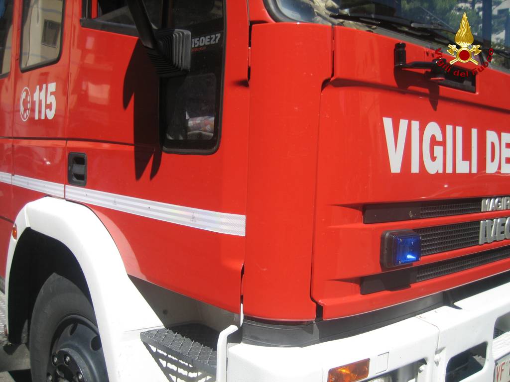 Taranto: esplode bombola di gas in stabile, feriti