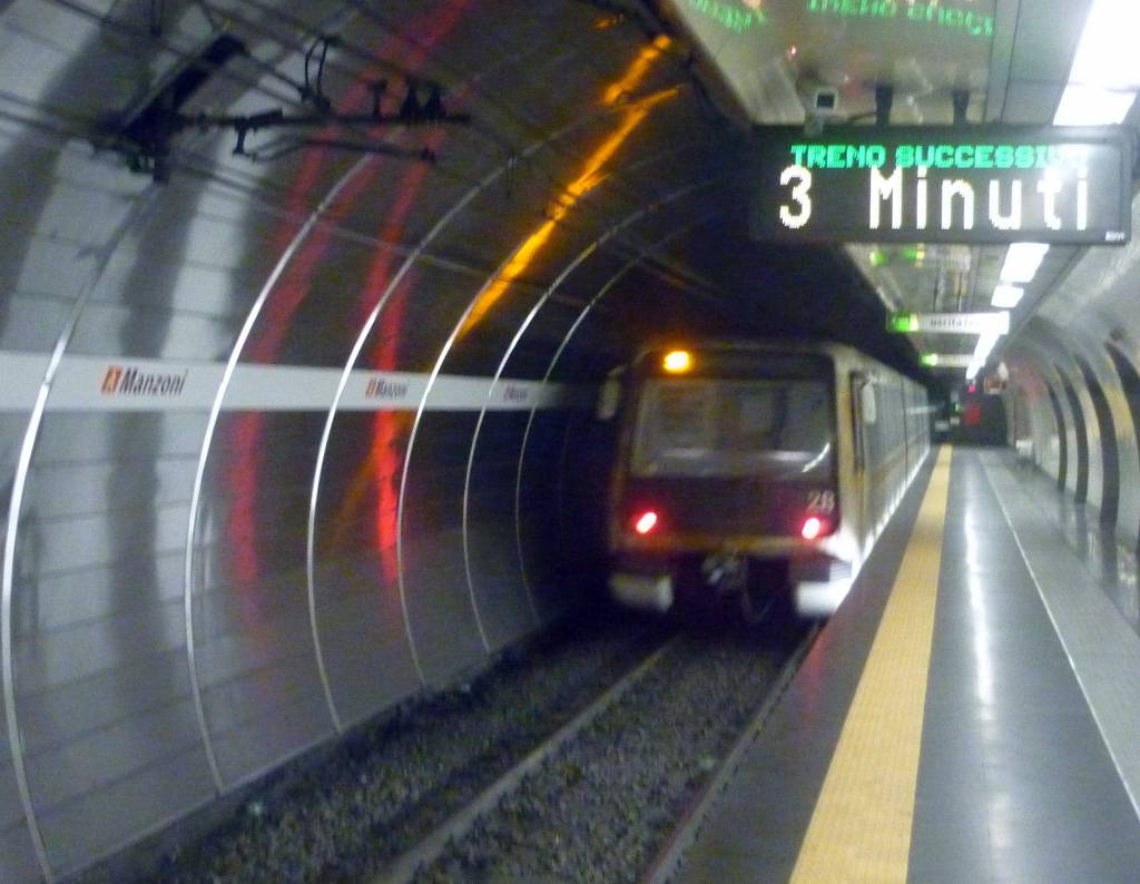 Bimbo di 5 anni muore nella metro a Roma