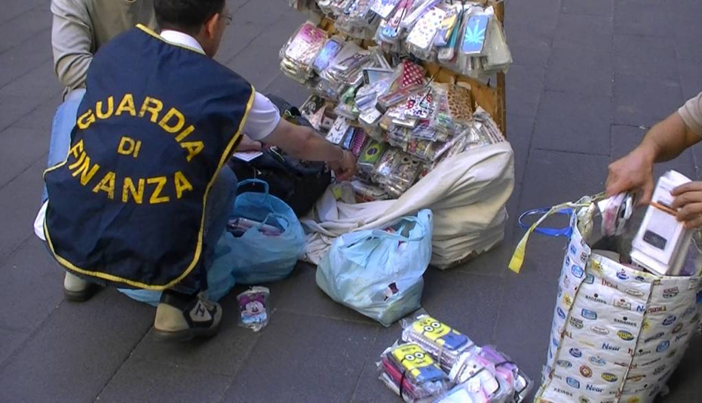 Contraffazione: sequestrati seimila prodotti