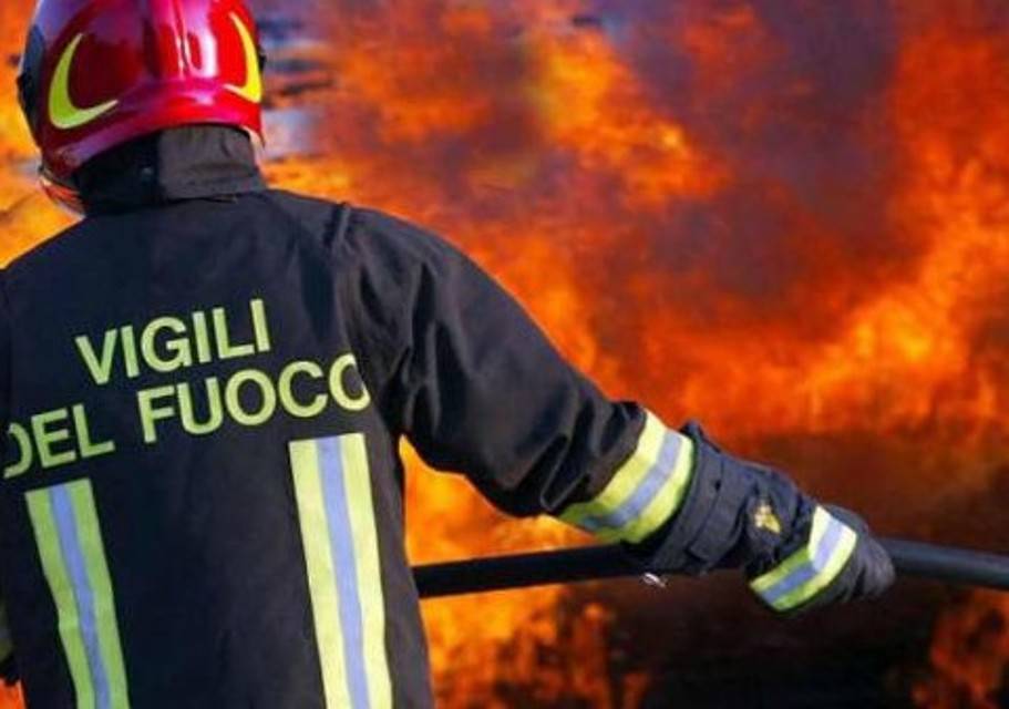 Palermo: incendio deposito carburante