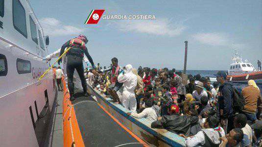 Migranti: a Palermo nave con 25 salme e 373 salvi