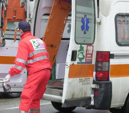 Roma: furgone investe 5 persone, morta una donna