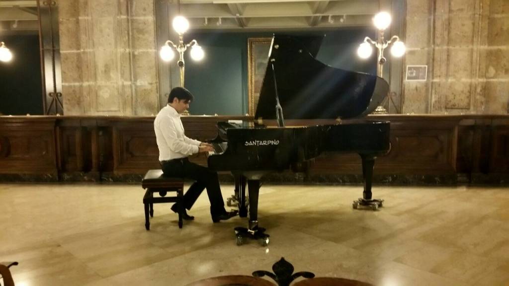 Il pianista lucano Rocco Mentissi a Piano City Napoli