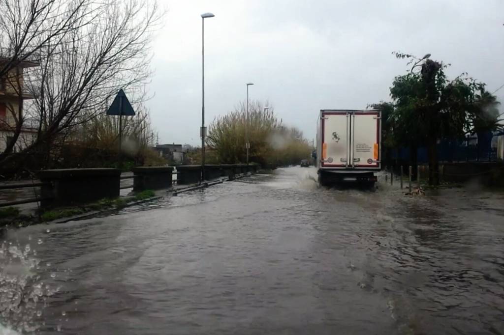 Maltempo: danni e disagi in Campania. Chiusa A30