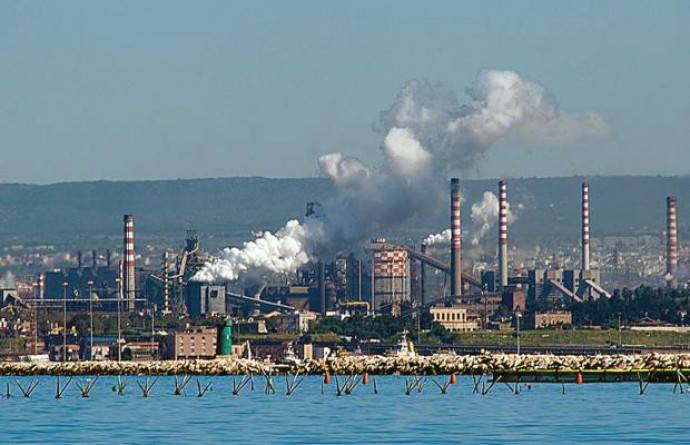 Incidente all’Ilva, muore un operaio