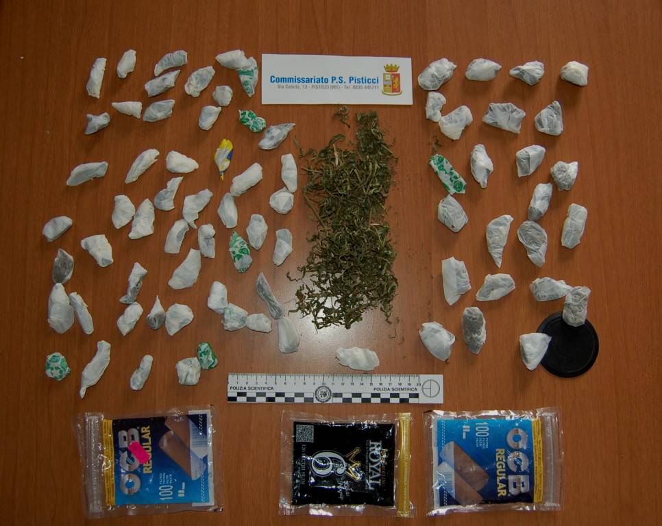 Pisticci, 22enne arrestato per spaccio di droga