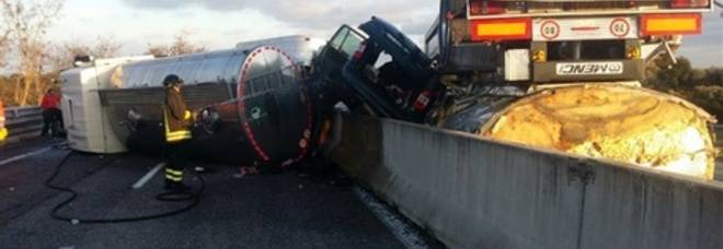 Fasano: tir si ribalta, tre morti e feriti gravi