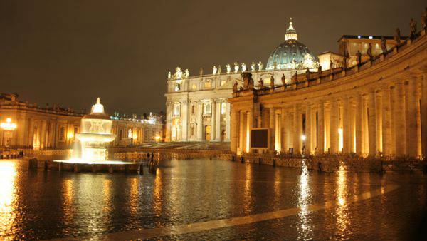 Clochard partorisce a pochi passi da San Pietro, Papa le offre ospitalità