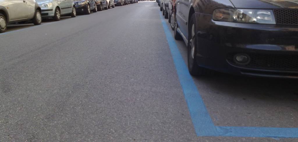 Matera, parcheggio a pagamento per disabili nelle strisce blu