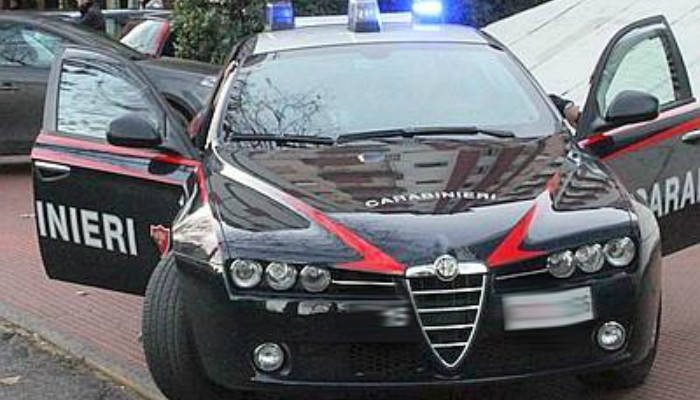 Anziano rapinato e gettato in mare, arrestata coppia di romeni