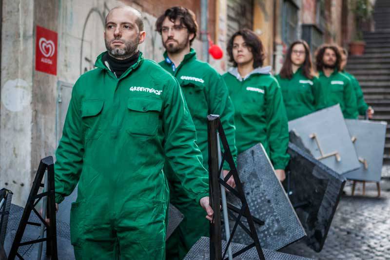 Trivelle all’Altare della Patria, in azione attivisti di Greenpeace