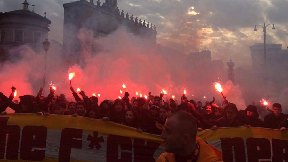 Europa League: a Roma tensioni fra tifosi, bombe carta in piazza del Popolo