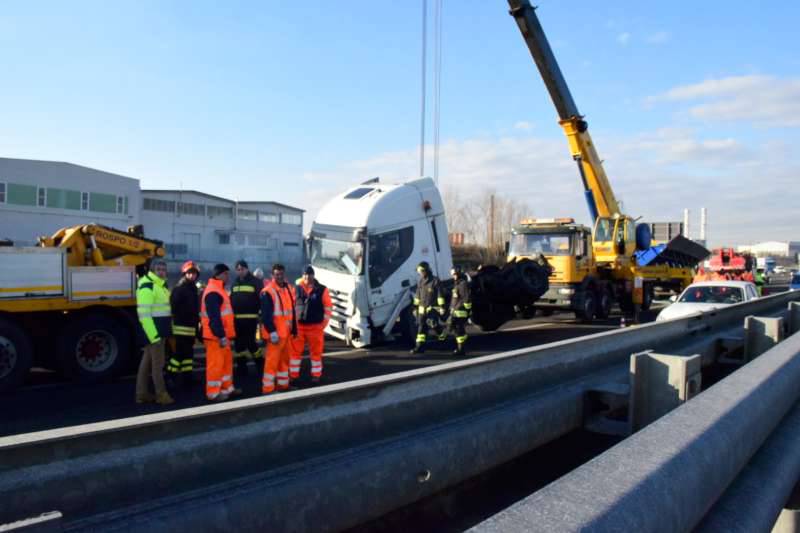 Incidente su A21: 4 morti. Autista tir negativo alcol test