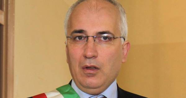 Melfi, il sindaco chiude le scuole “Berardi” e “Ferrara”: 12 classi in quarantena