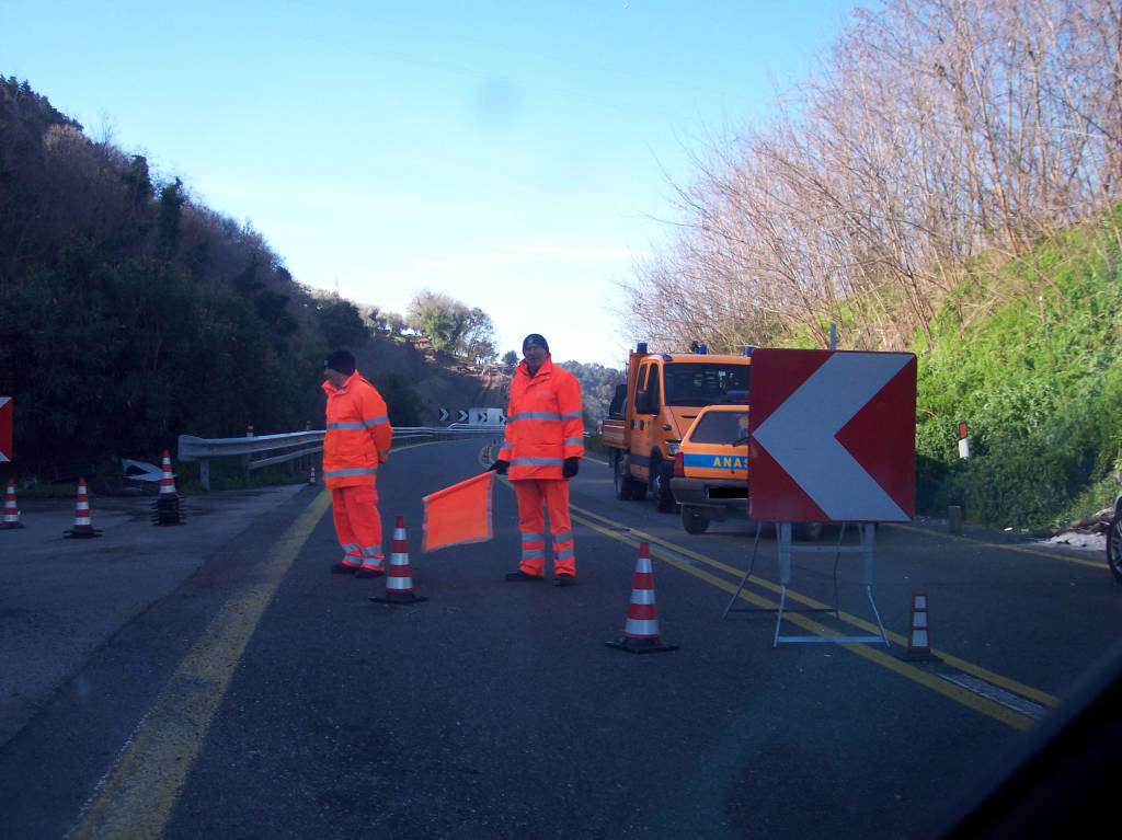 Strada statale 106 Jonica, chiusa al traffico la galleria Scanzano