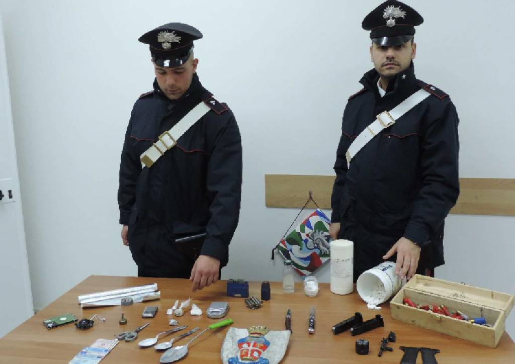 I carabinieri di Accettura con la merce sequestrata