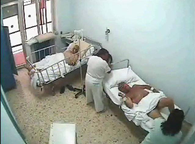 Un frame del video che ritrae il maestro Mastrogiovanni all'ospedale di Vallo della Lucania