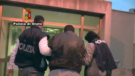 Traffico di esseri umani, sgominata banda in Lombardia