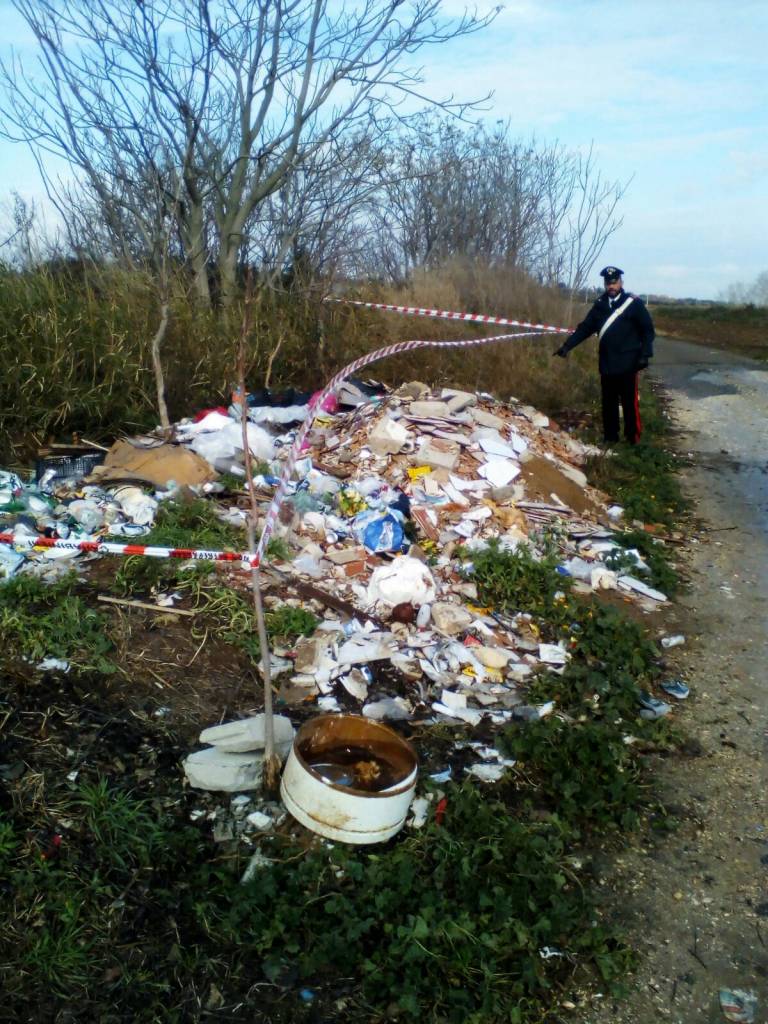 Bernalda, carabinieri scoprono discarica a cielo aperto