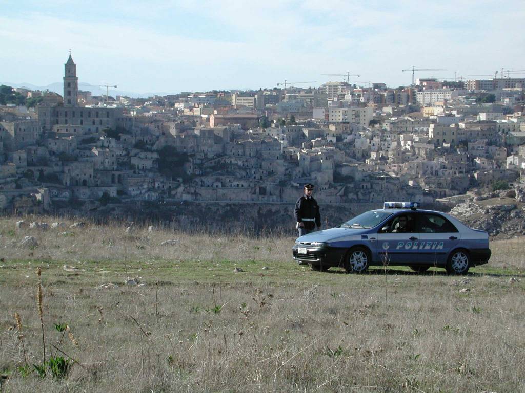 Si masturba nei Sassi al passaggio di donne sole, denunciato 39enne