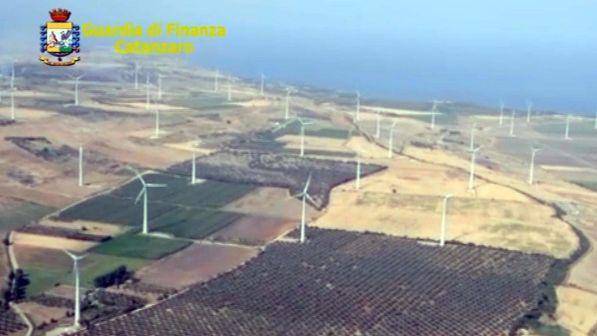 Sequestrato parco eolico in Calabria, è considerato tra i più grandi d’Europa