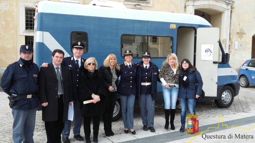 Matera, Festa della donna con il Camper della Polizia