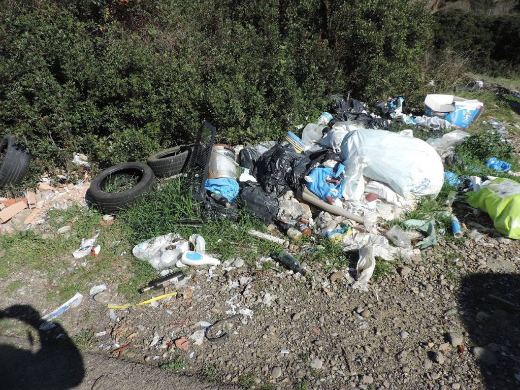 Discariche a cielo aperto a Pisticci e Bernalda