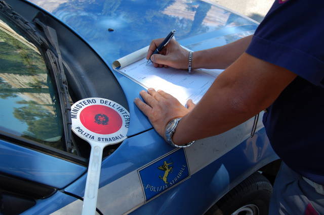 Patenti facili, due persone denunciate dalla Polstrada di Matera