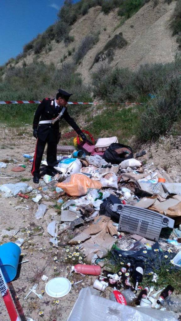 Discarica a cielo aperto scoperta a Salandra