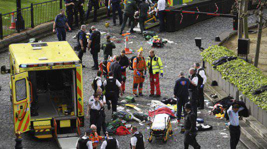 Attacco a Londra, 6 morti e 48 feriti. “E’ per Allah”.