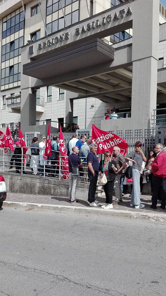 Guardie mediche protestano davanti alla Regione Basilicata