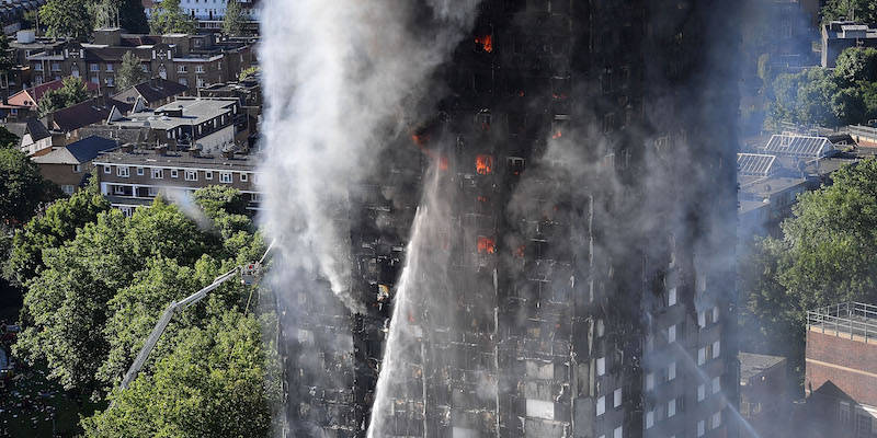 Incendio Londra, almeno 6 morti e 50 feriti