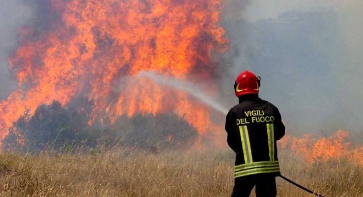 Incendio a Contursi, treni bloccati tra Potenza e Salerno